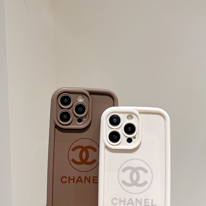 chanel シャネル 新登場 アイフォーン 15 ultra カバー