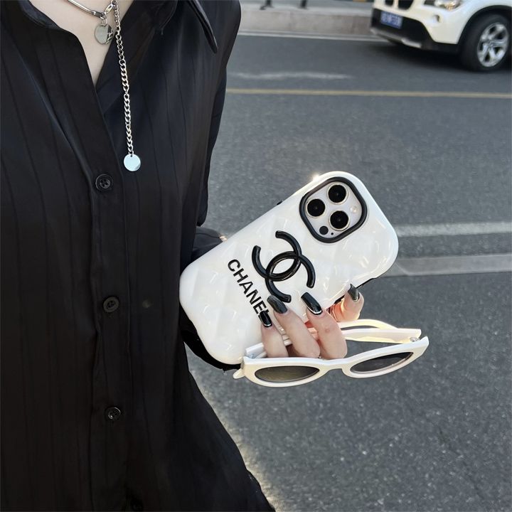 chanel iphone15ケース白黒