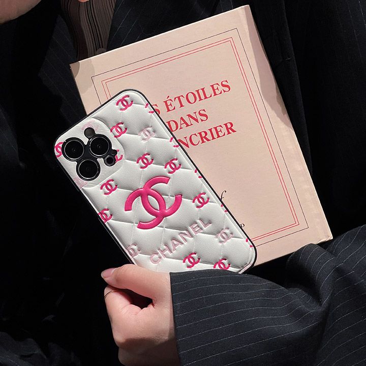 chanel iphone15ケース型押し