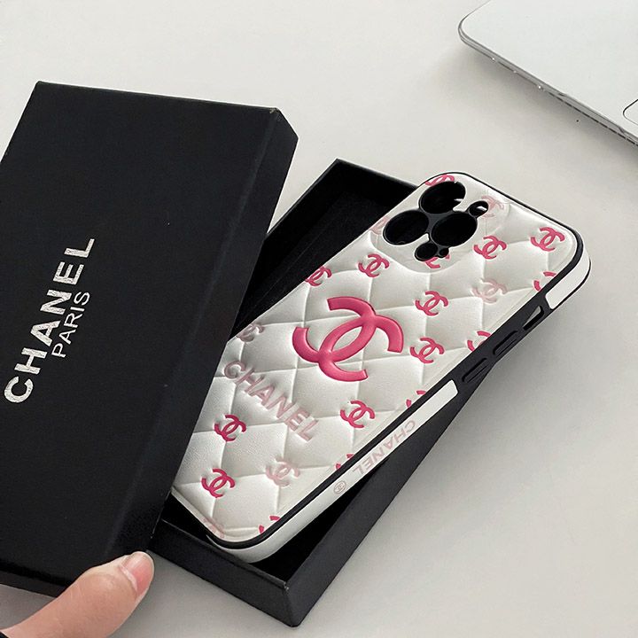 chanel 流行り iphone15 pro ケース